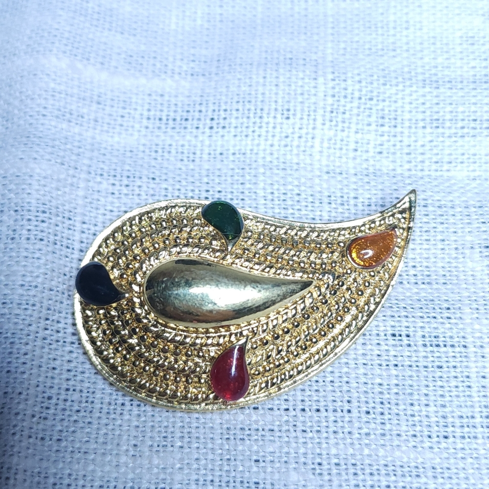 Vintage Paisley Brooch Jewel Rhinestone Gold Tone Boho Holiday 2"